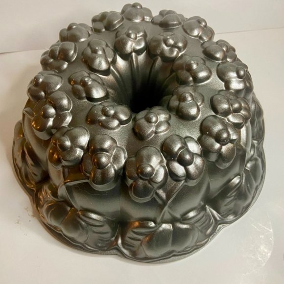 Nordic Ware Kitchen Nordic Ware Violet Field Bundt Cake Pan Poshmark